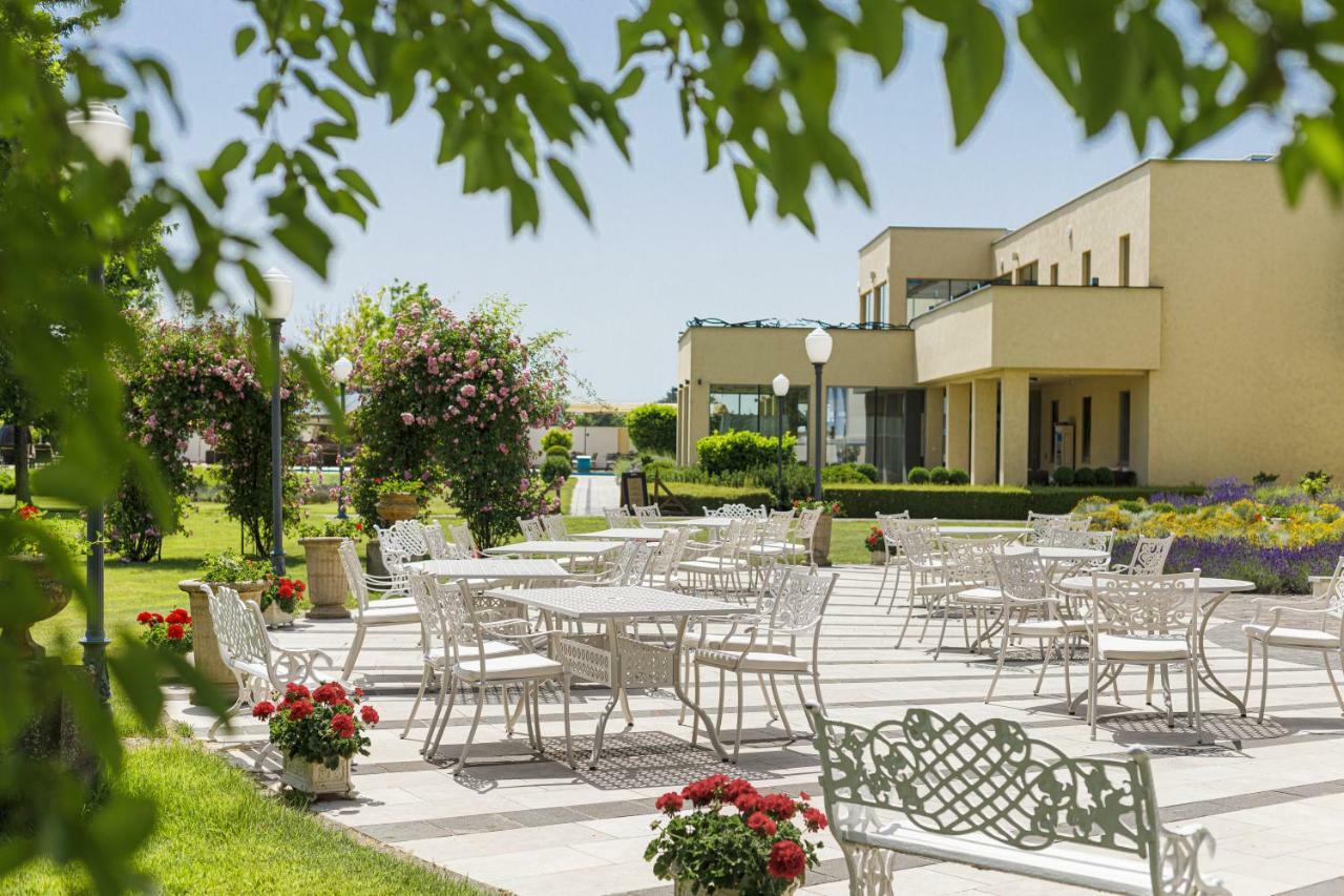 Amade Chateau Vrakun ภายนอก รูปภาพ